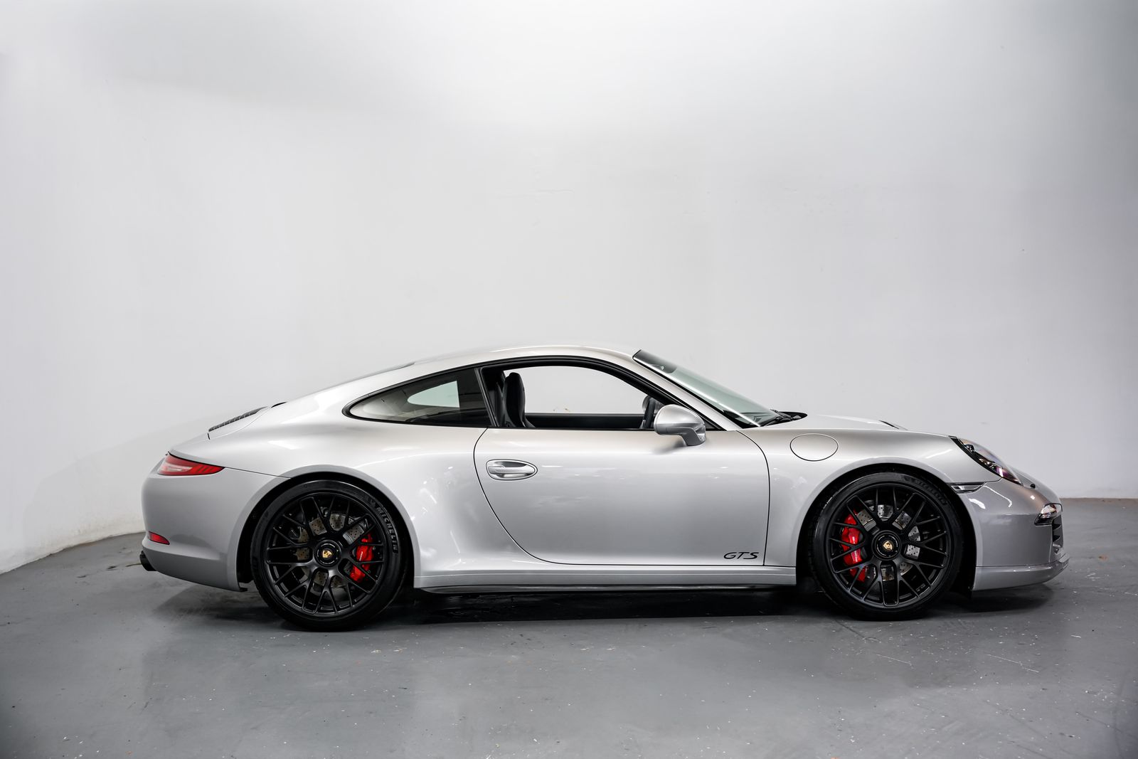2015 Porsche 911 Carrera GTS — photo 3