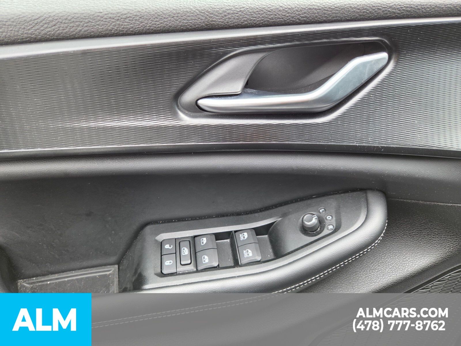 Used 2025 Silver Jeep Altitude image 28