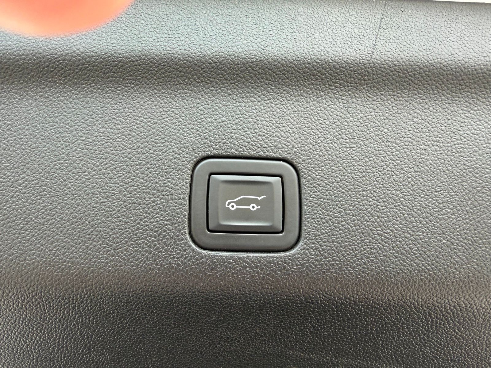 2023 Chevrolet Suburban image 13