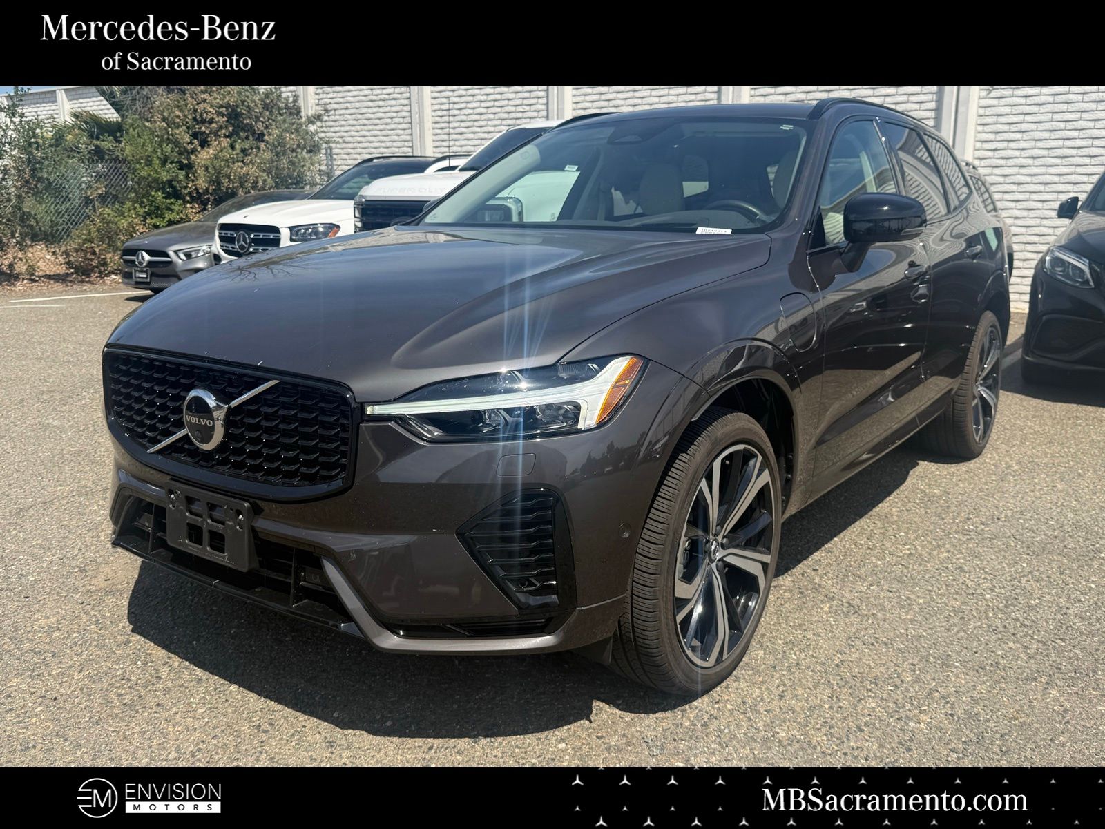 Platinum Gray Metallic 2025 Volvo XC60 Recharge T8 Ultra Dark Theme eAWD SUV / Crossover All-Wheel Drive Automatic