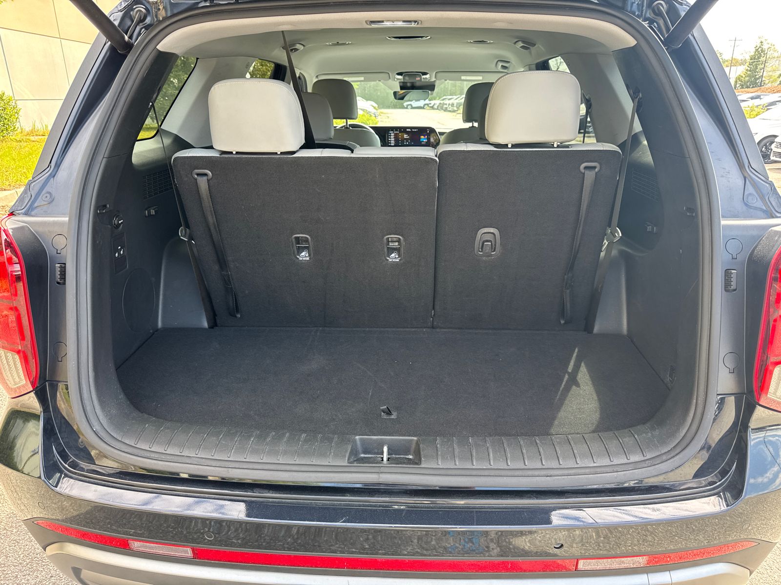 Used 2025 White Hyundai SEL image 18