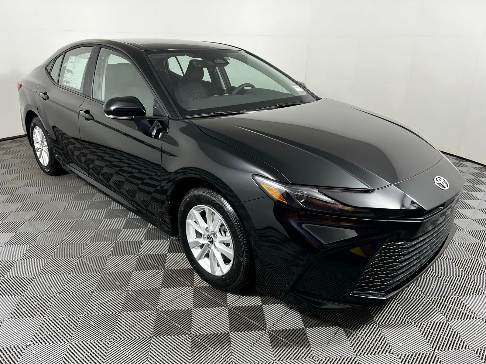 2025 Toyota Camry LE 3