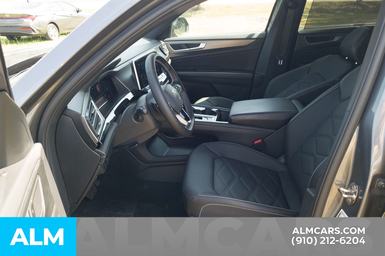Used 2025  Volkswagen 2.0T SE w/Technology image 6