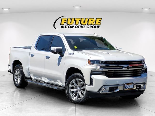 White (Iridescent Pearl Tricoat) 2022 Chevrolet Silverado 1500 High Country Crew Cab 4WD Pickup Truck Four-Wheel Drive Automatic