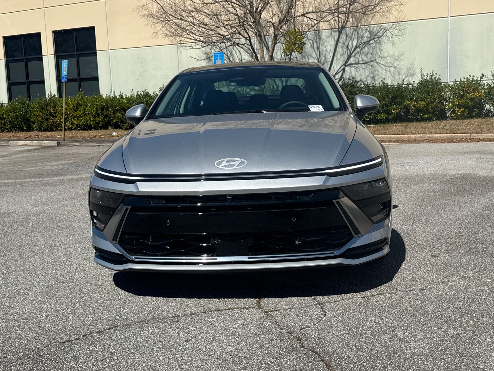 2025 Hyundai Sonata Hybrid Limited photo 2