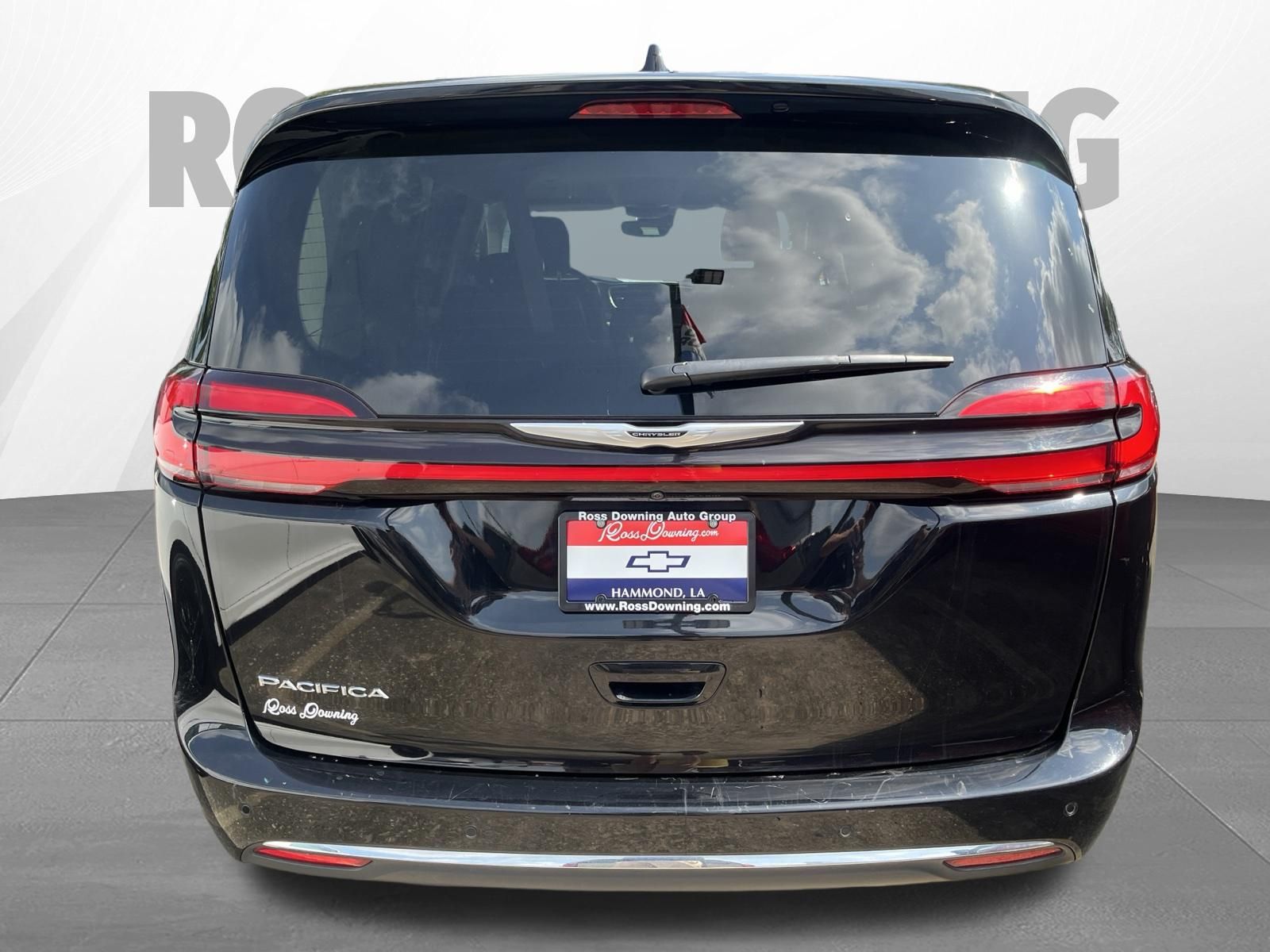 2024 Chrysler Pacifica Touring L - 4