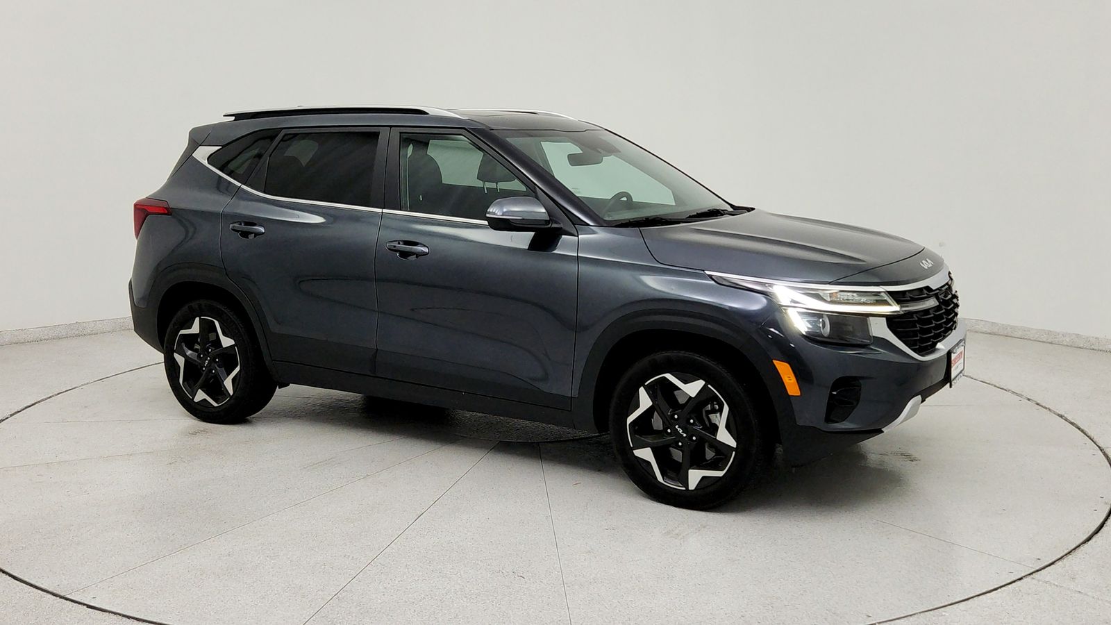 Used 2024 Gray Kia EX image 9