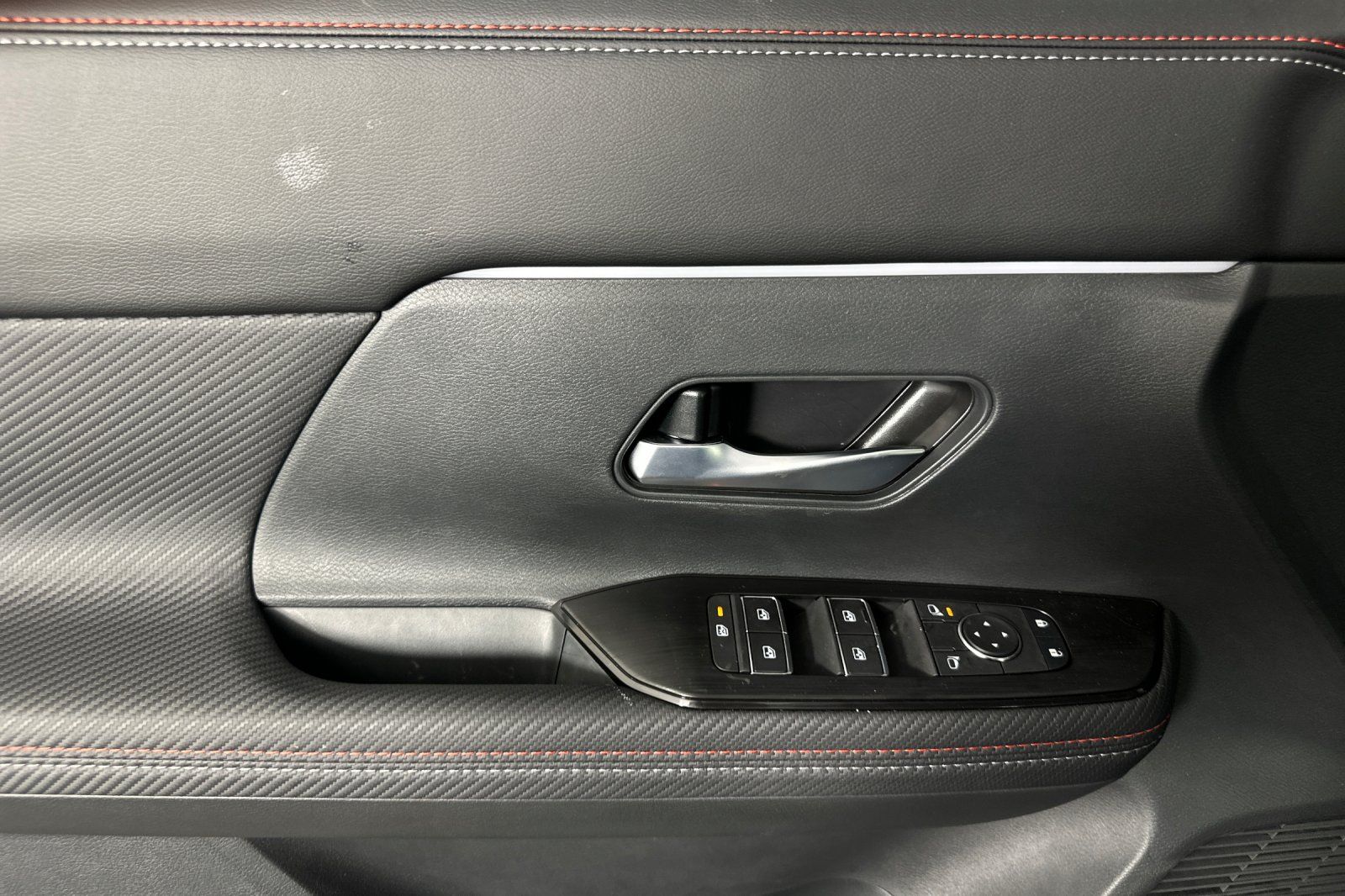 2026 Nissan KICKS SR - Photo 8