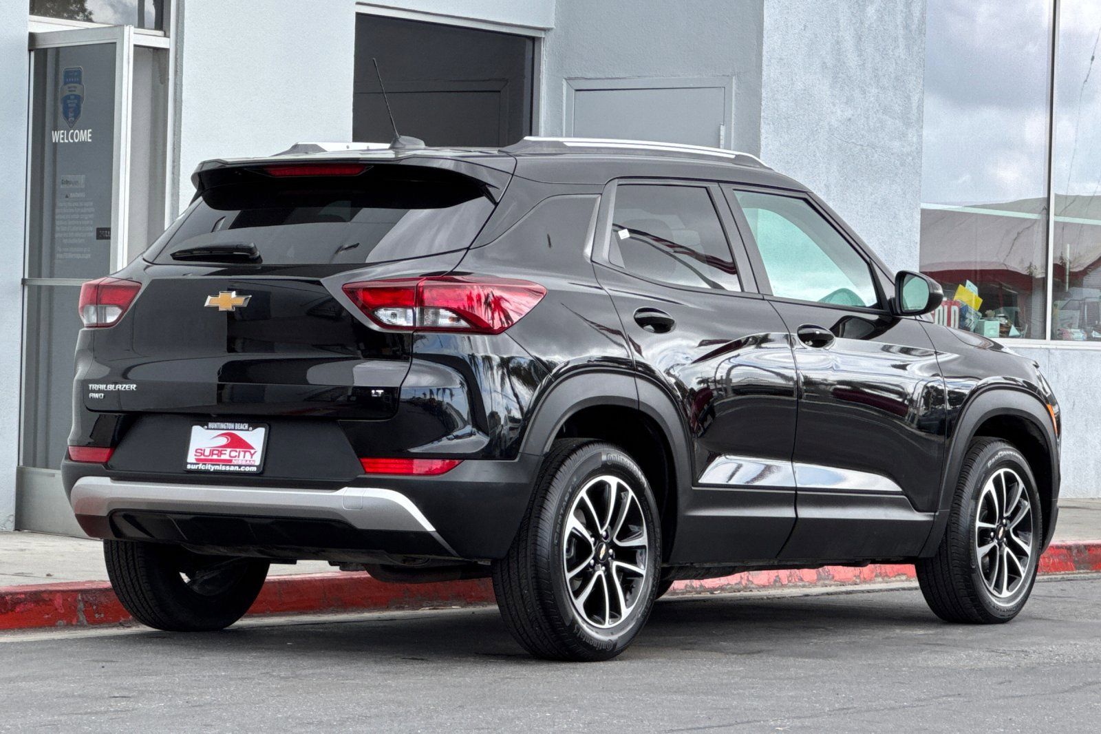 View vehicle photo 4