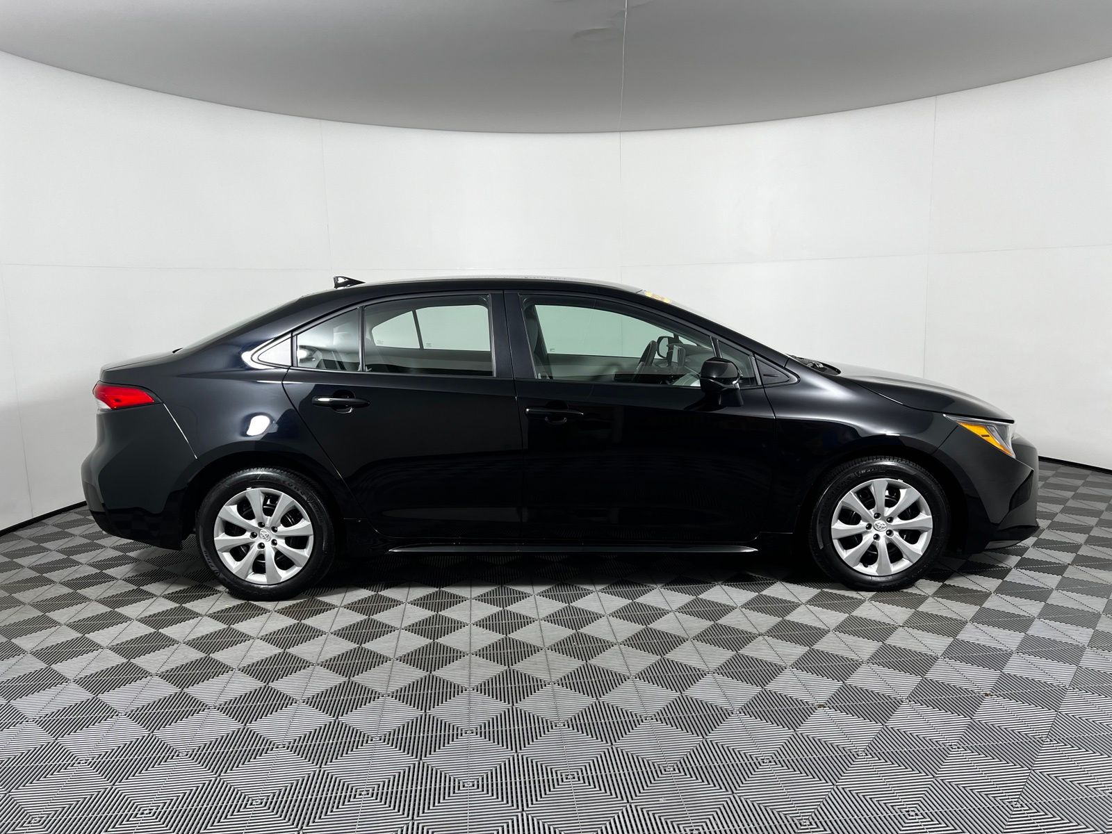 Thumbnail: 2025 Toyota Corolla - 4