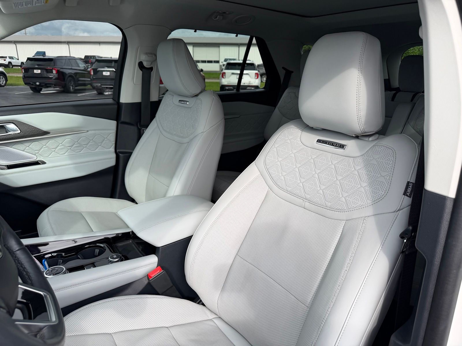 2025 Ford Explorer image 13