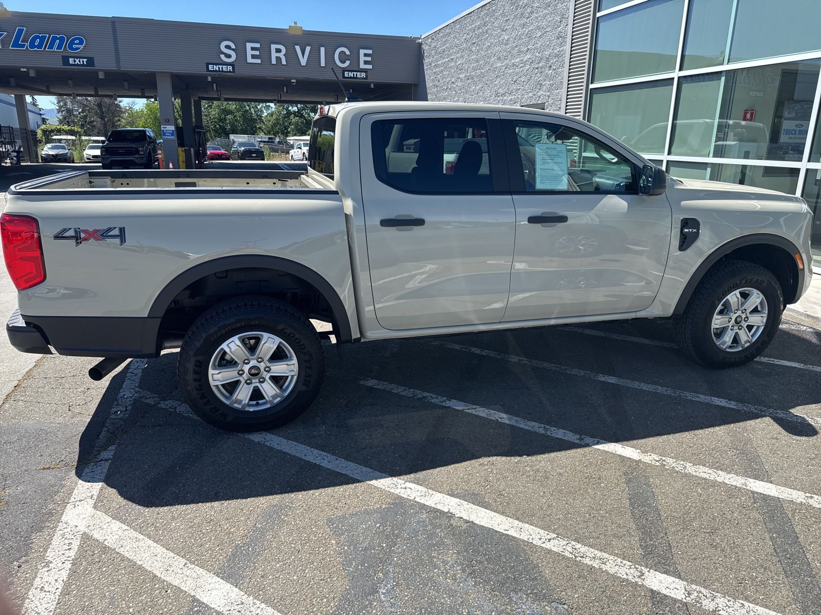 Used 2025 Beige Ford XL image 6