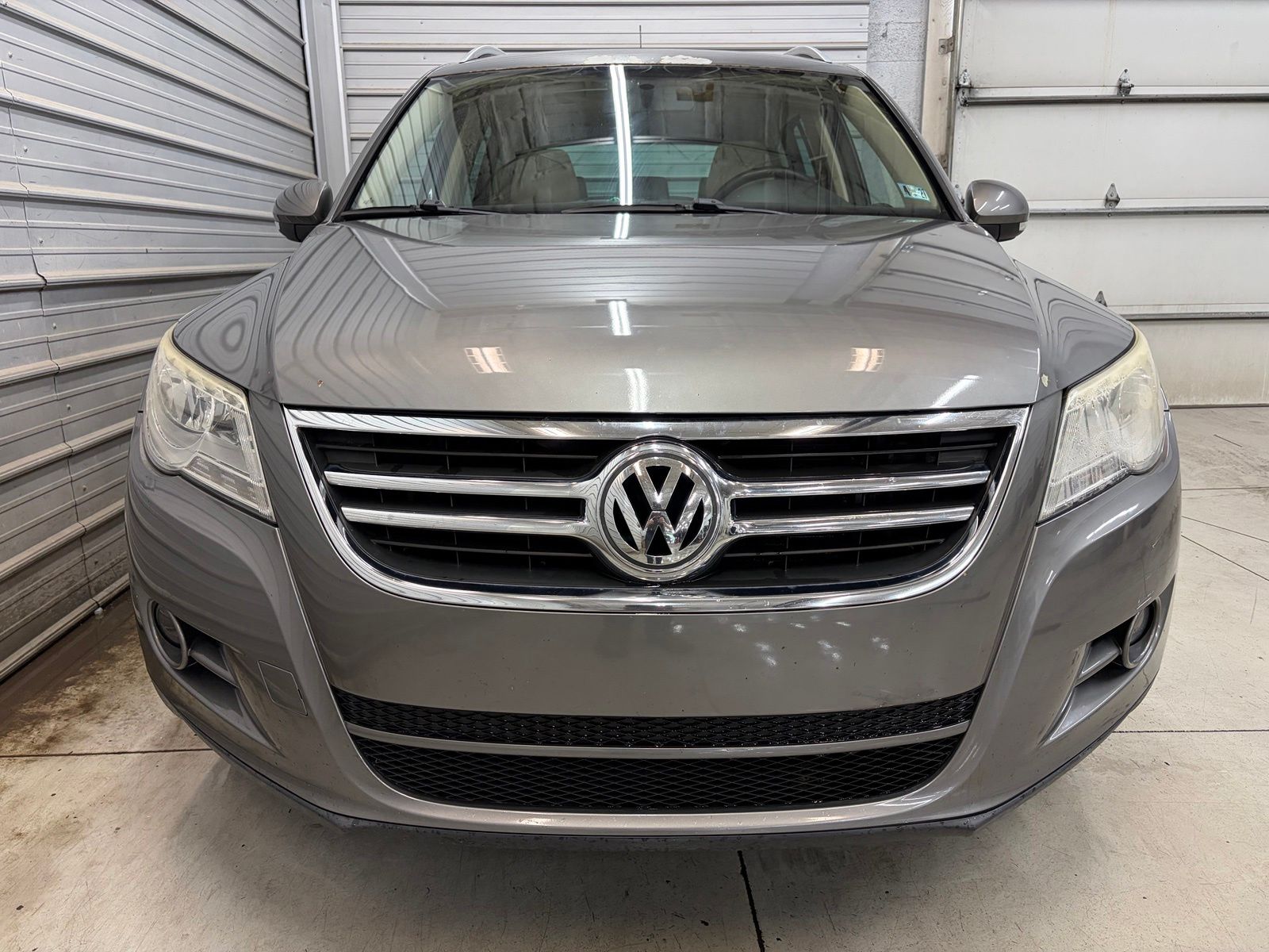 Photo 2 of 2010 Volkswagen Tiguan S