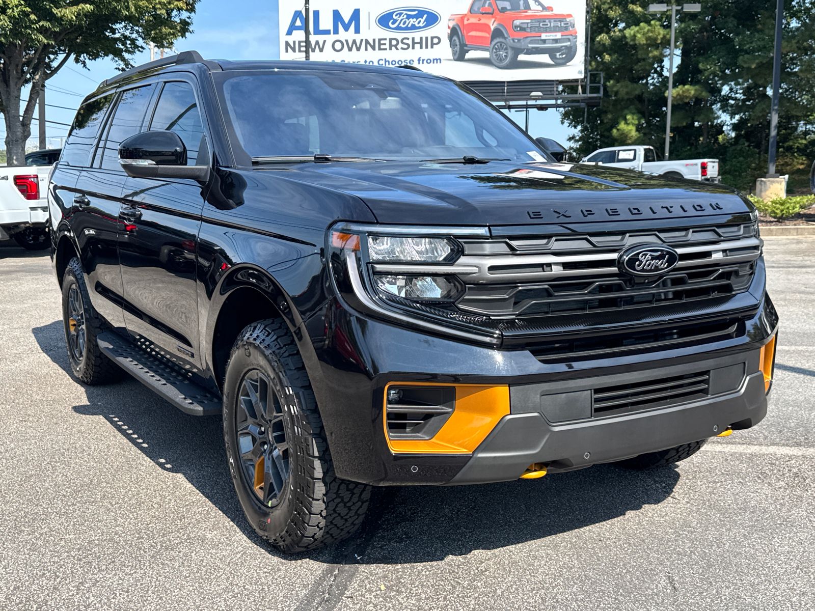 2025 Ford Expedition photo 2