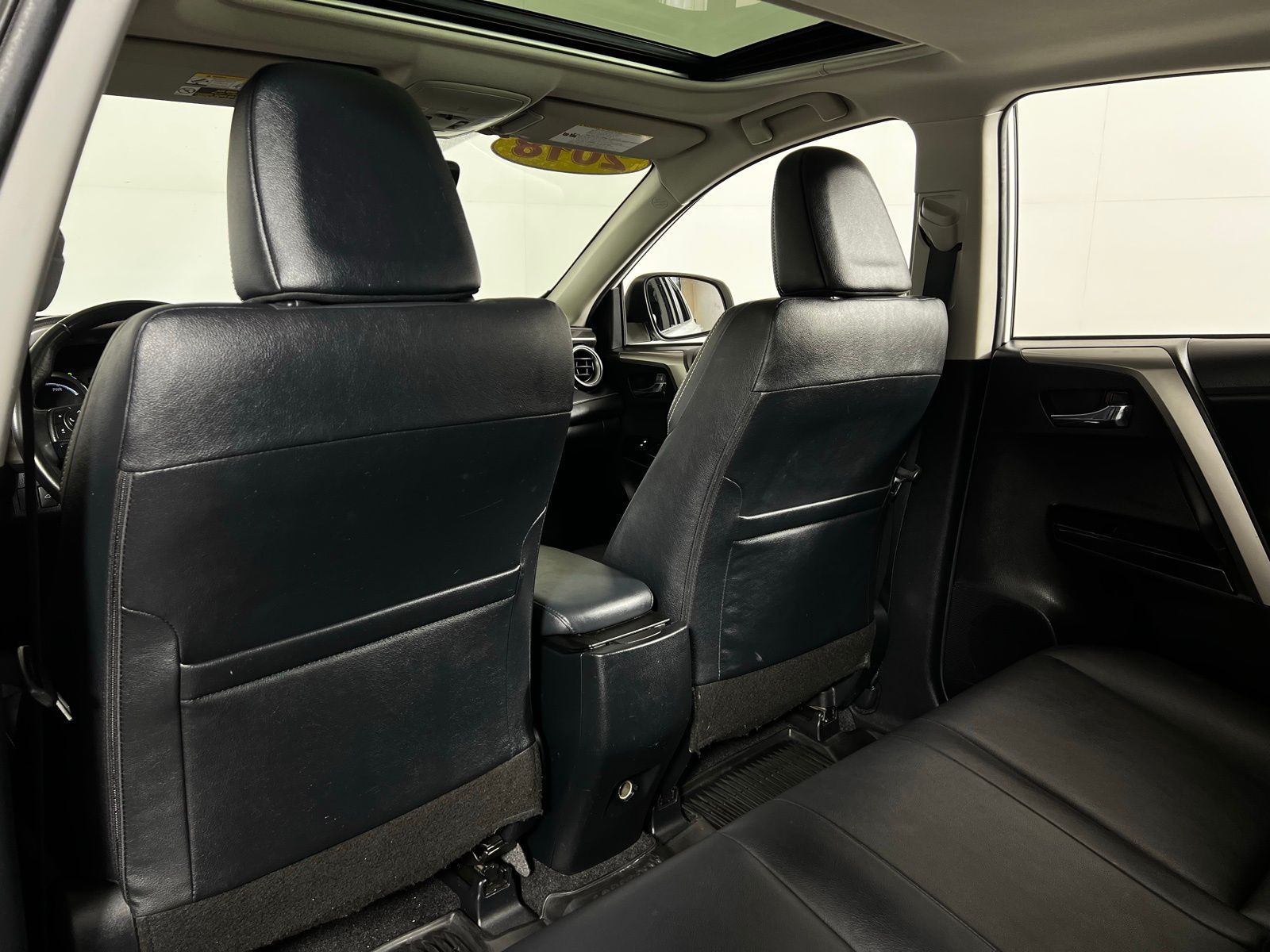 Thumbnail: 2018 Toyota RAV4 - 25