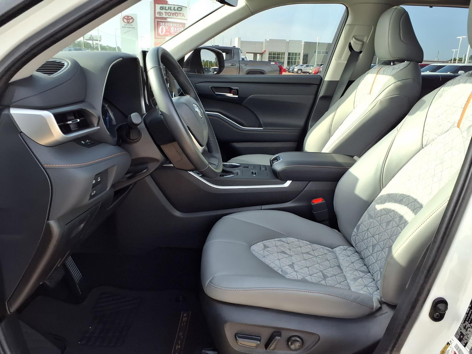 2022 Toyota Highlander Hybrid Bronze Edition Beige at Toyota of Victoria