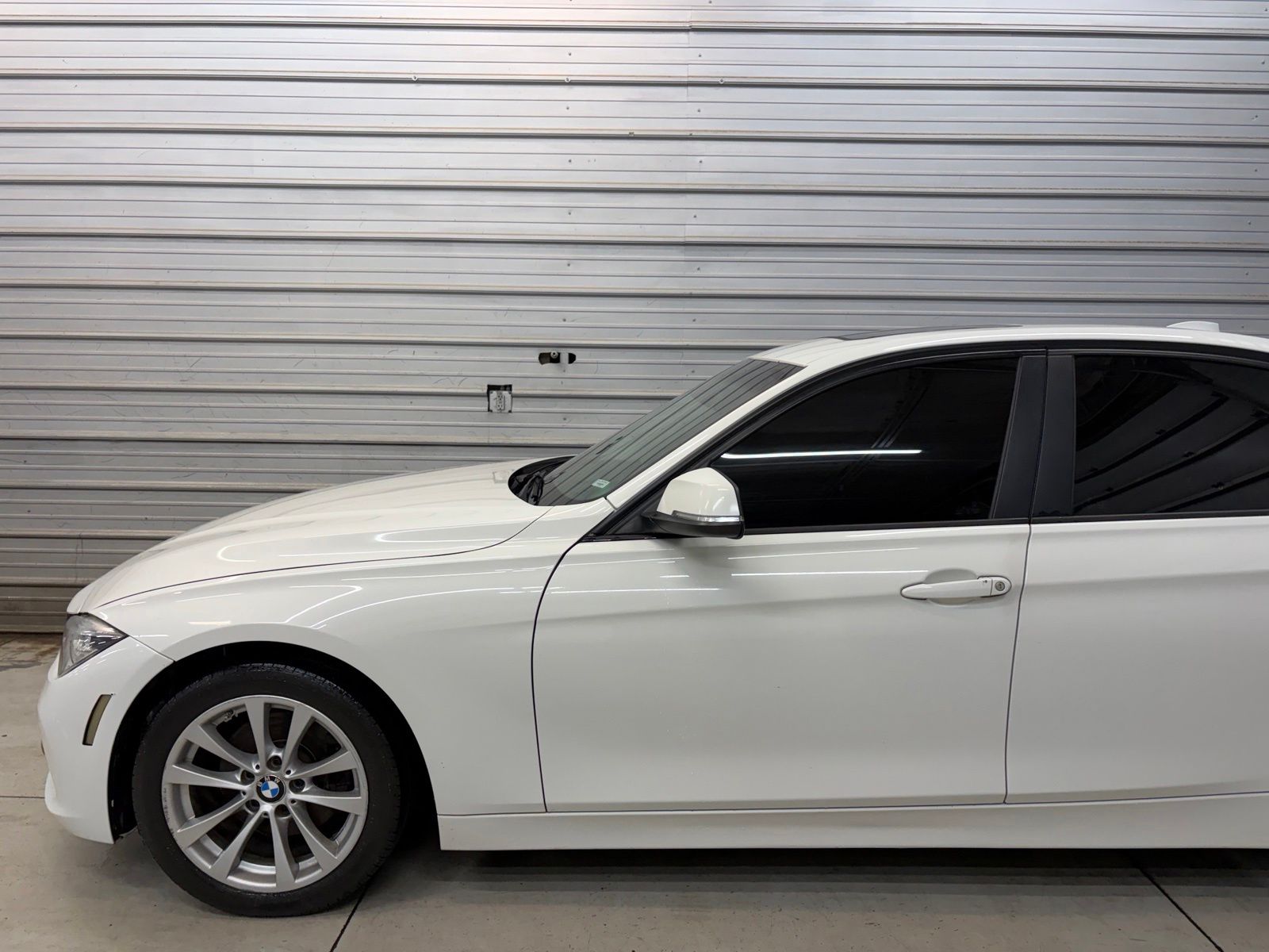 Photo 3 of 2018 BMW 3 Series 320i xDrive