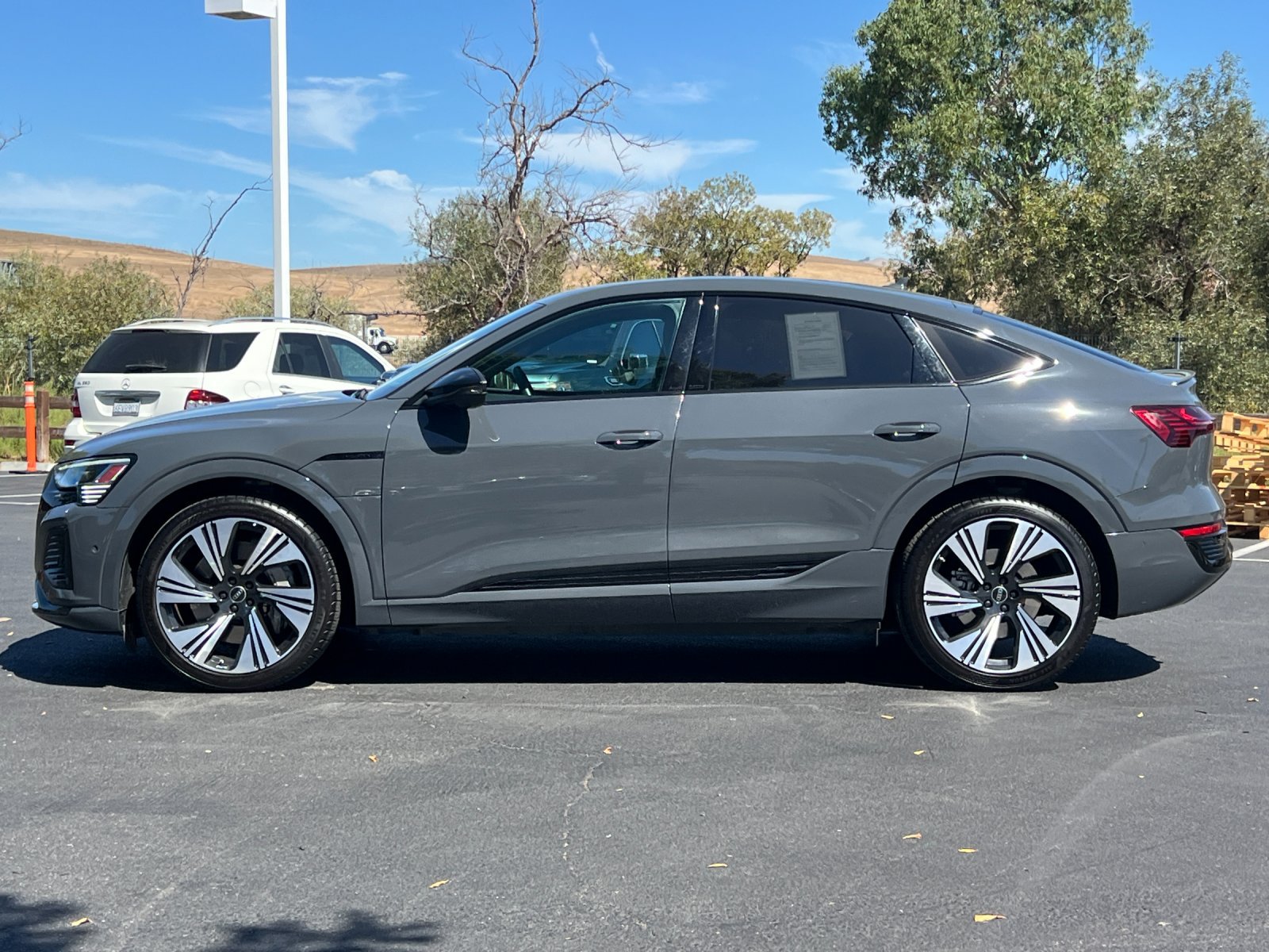 2024 Audi Q8 Sportback e-tron Prestige — full photo 3 of 29
