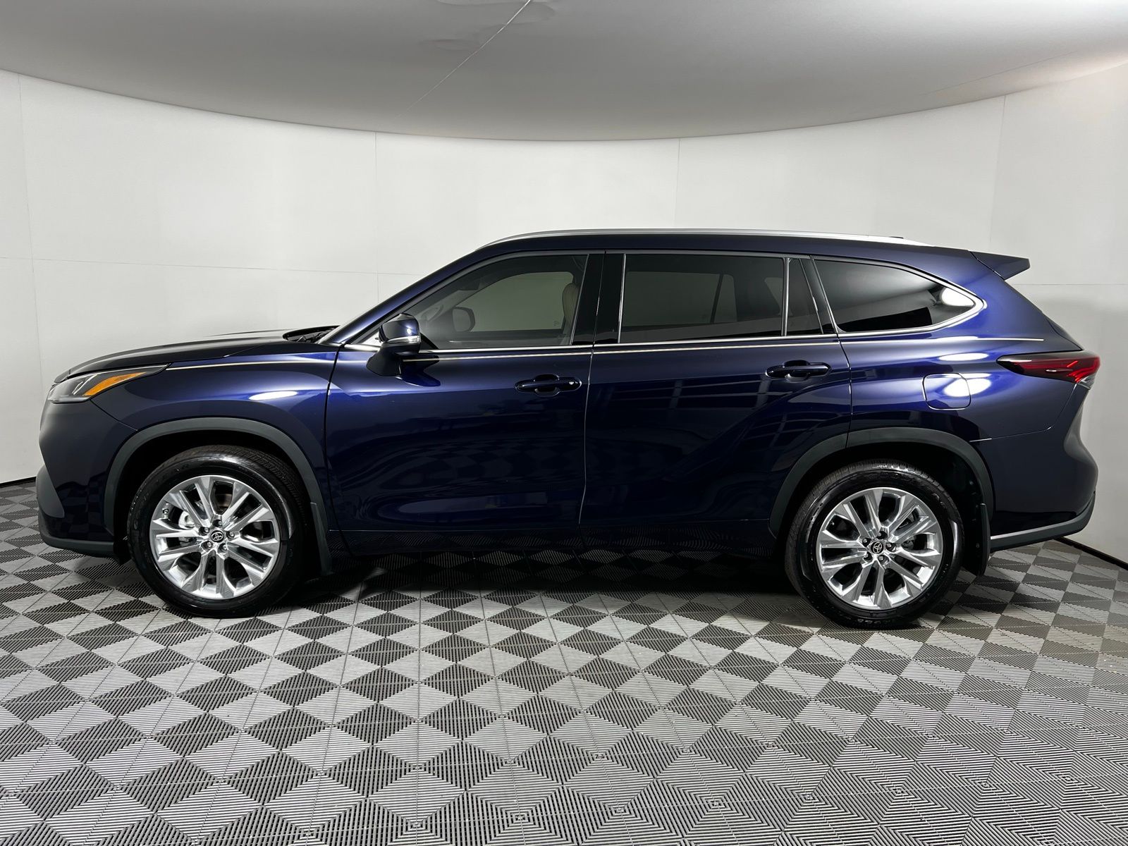 Thumbnail: 2025 Toyota Highlander - 8