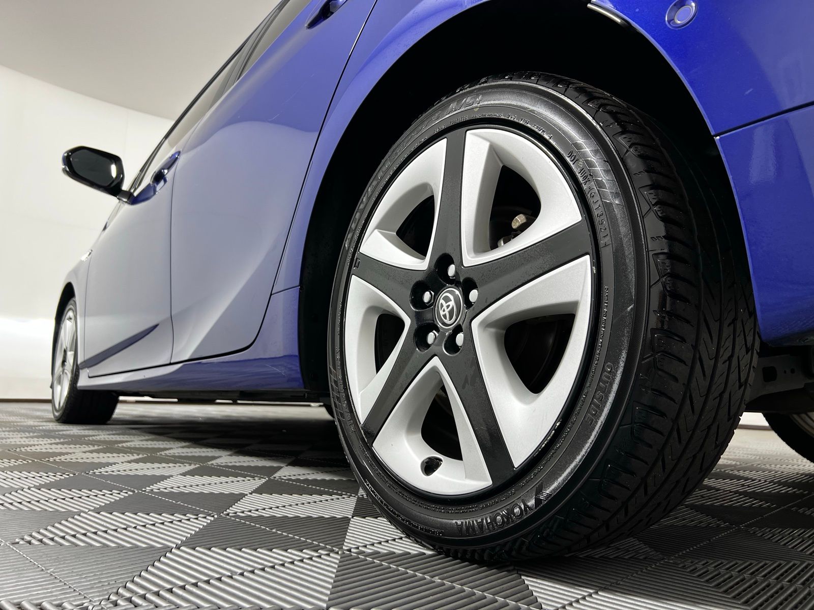 Thumbnail: 2018 Toyota Prius - 28