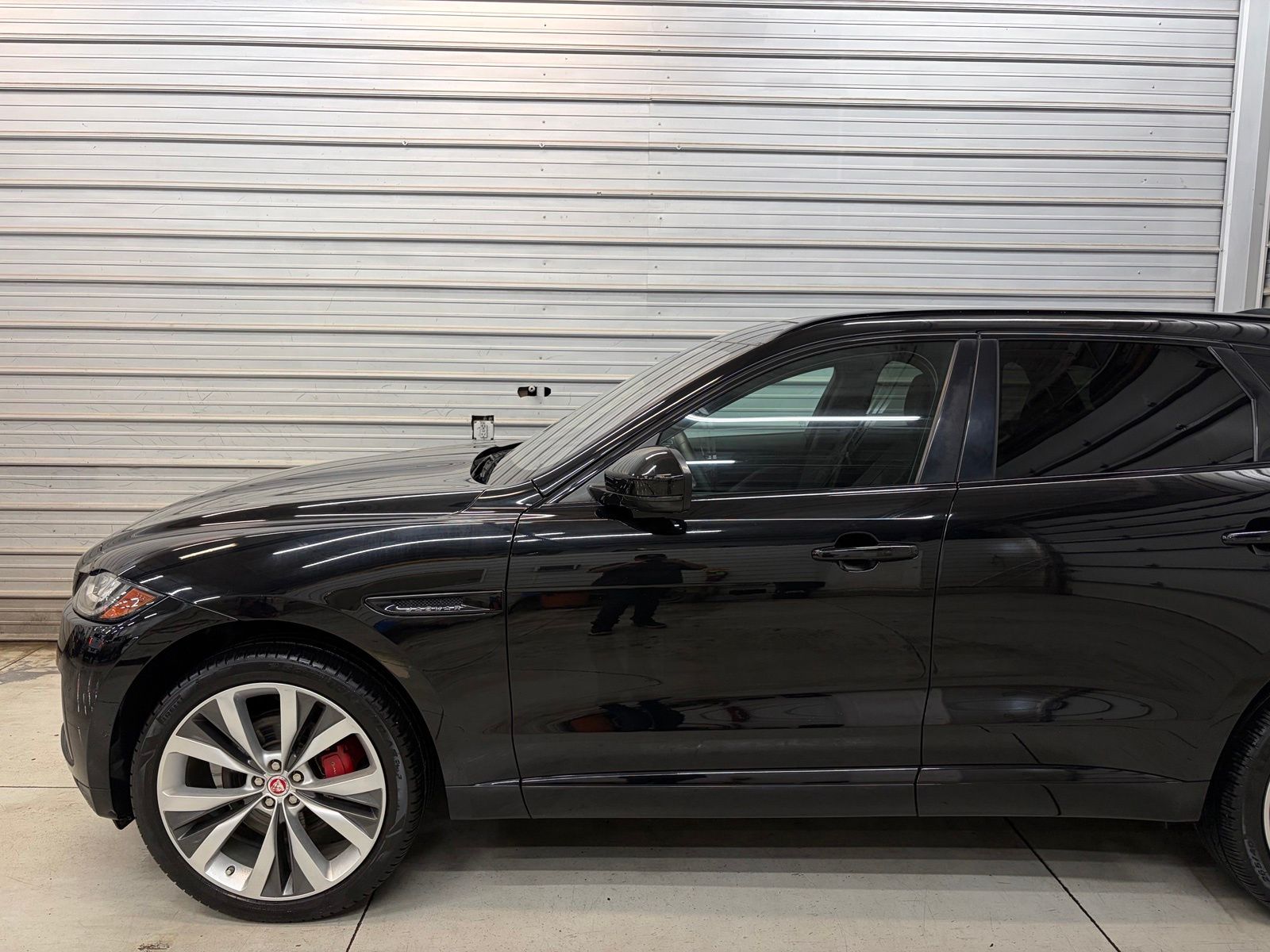 Photo 3 of 2020 Jaguar F-PACE S