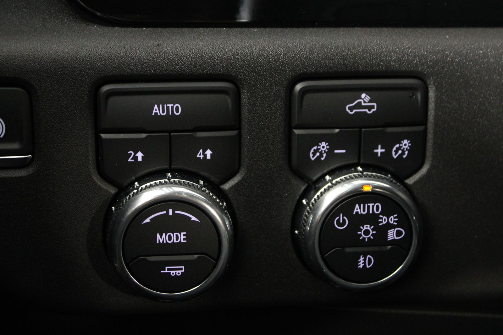 Used 2025 Silver GMC Elevation image 25