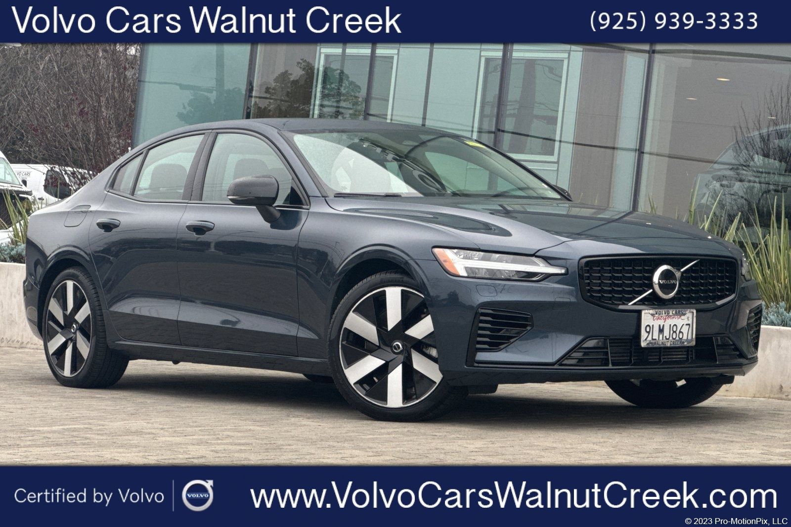 2024 Volvo S60 Recharge T8 Core Dark Theme eAWD