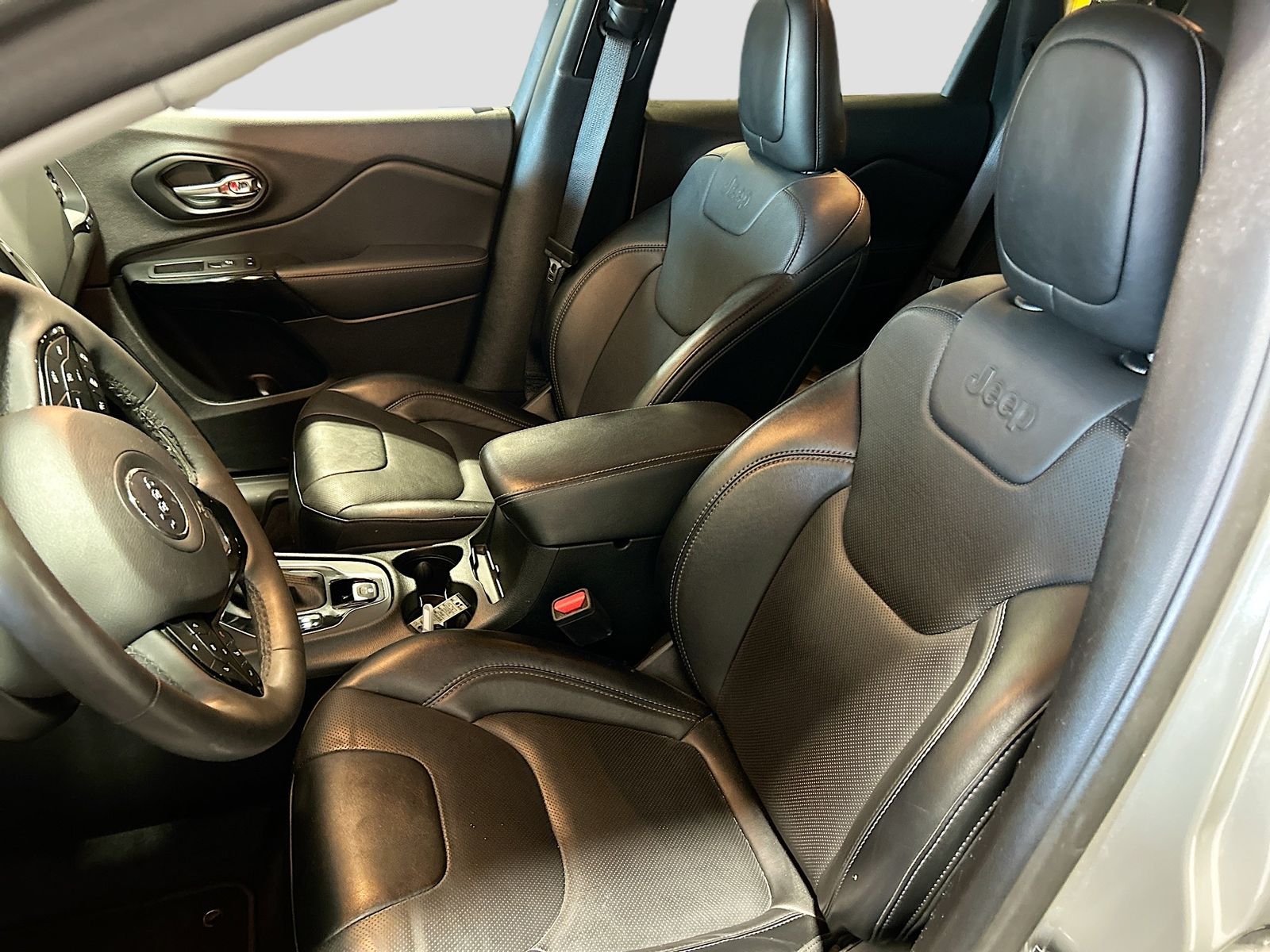 Used 2023 Gray Jeep Altitude image 20