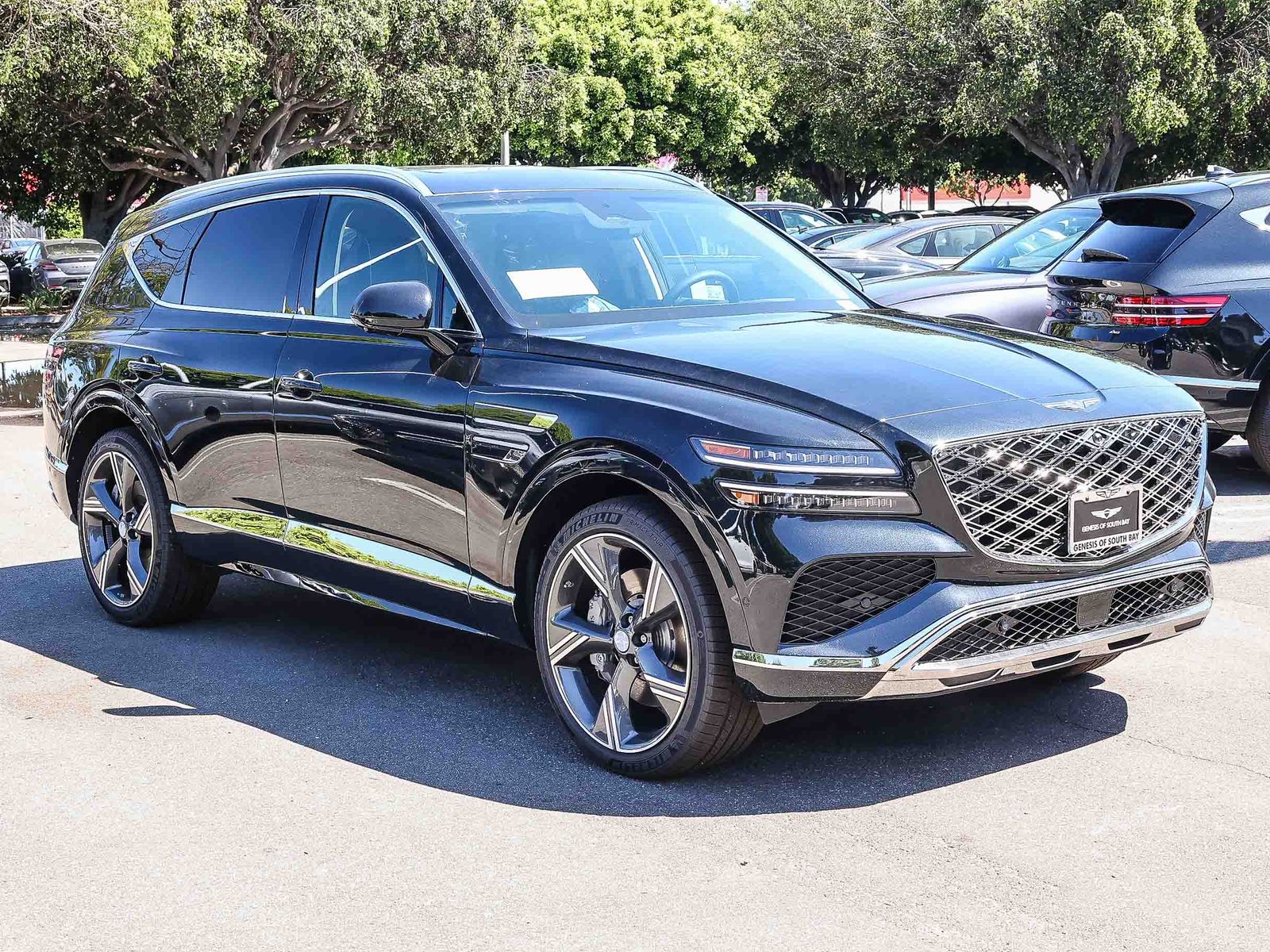 View vehicle photo 3