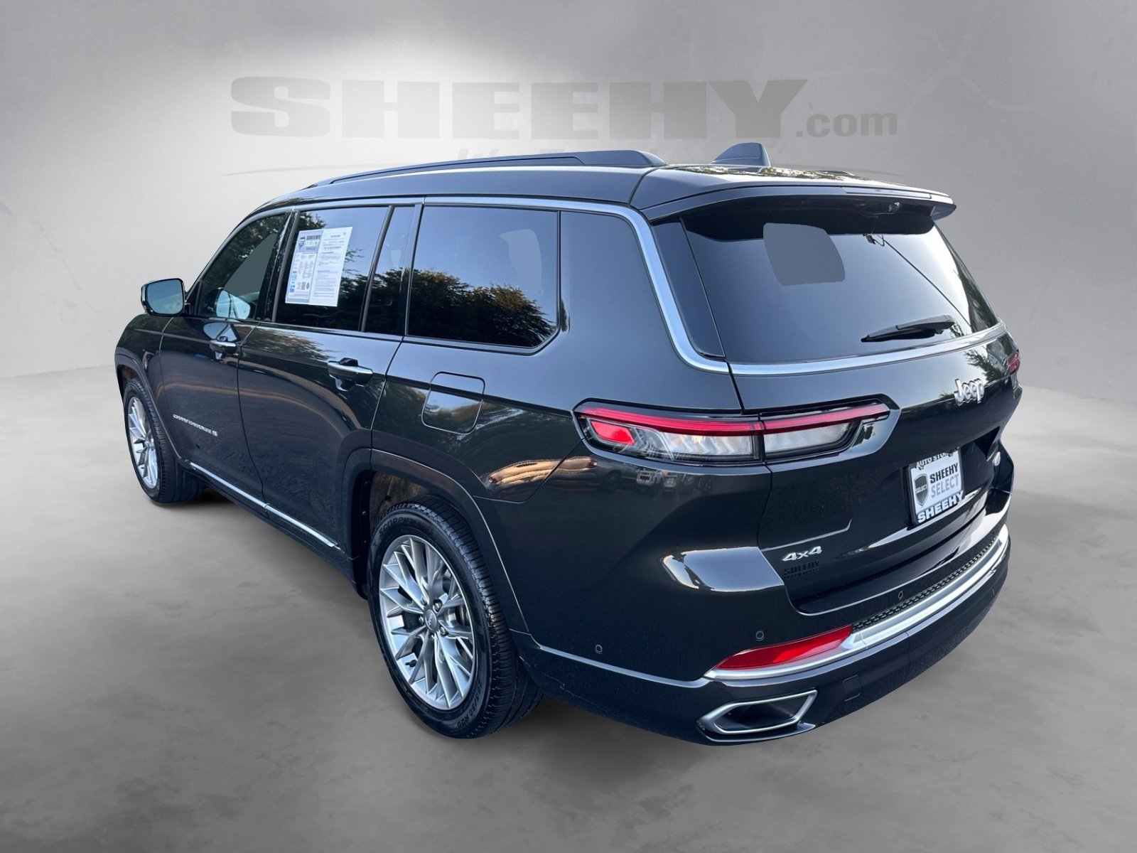 Used 2025  Jeep Summit image 14