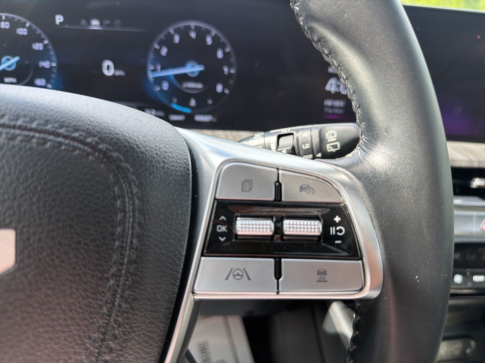 Used 2024 Everlasting Silver Kia SX image 30