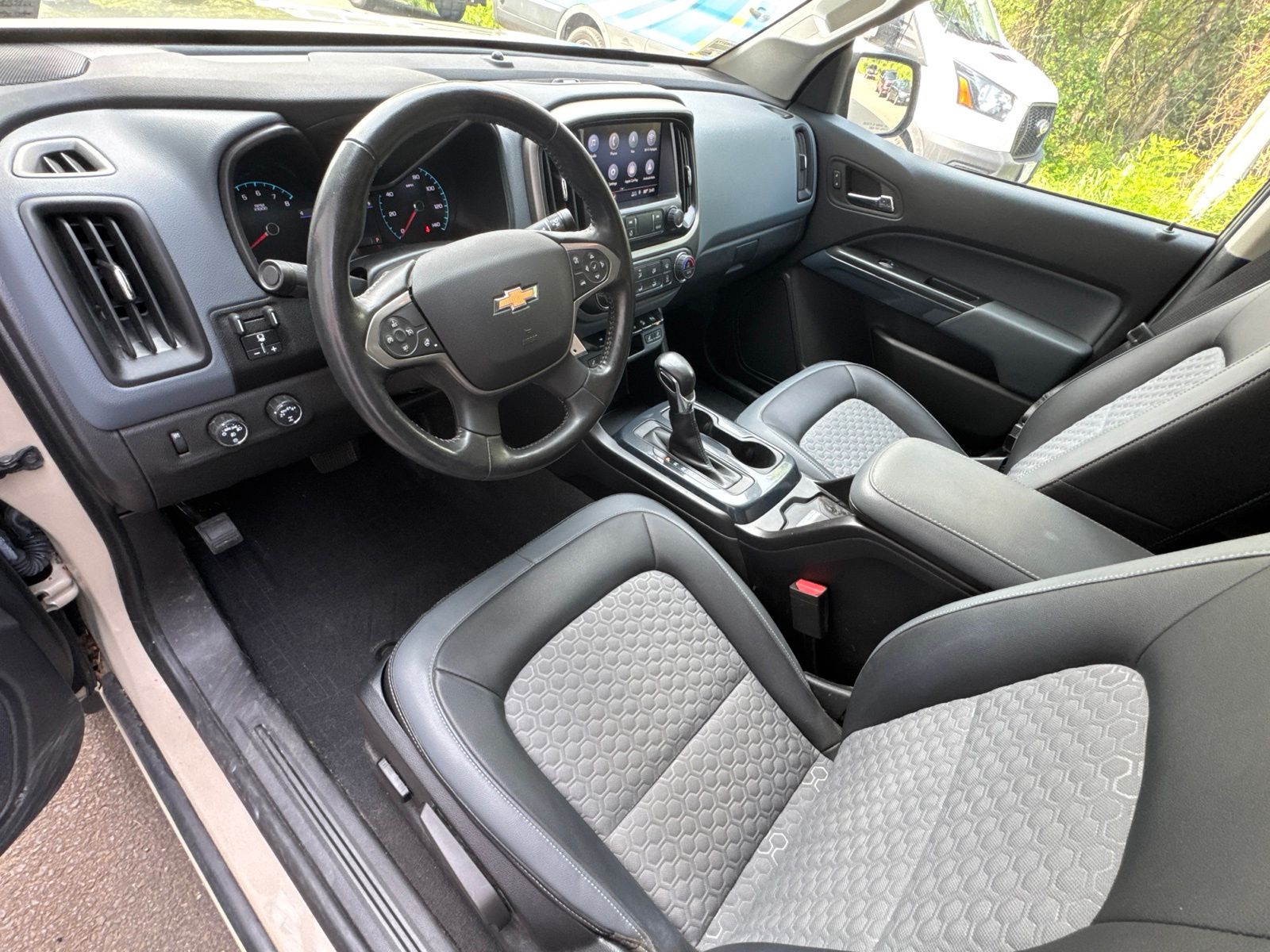 Used 2022 Beige Chevrolet Z71 image 35