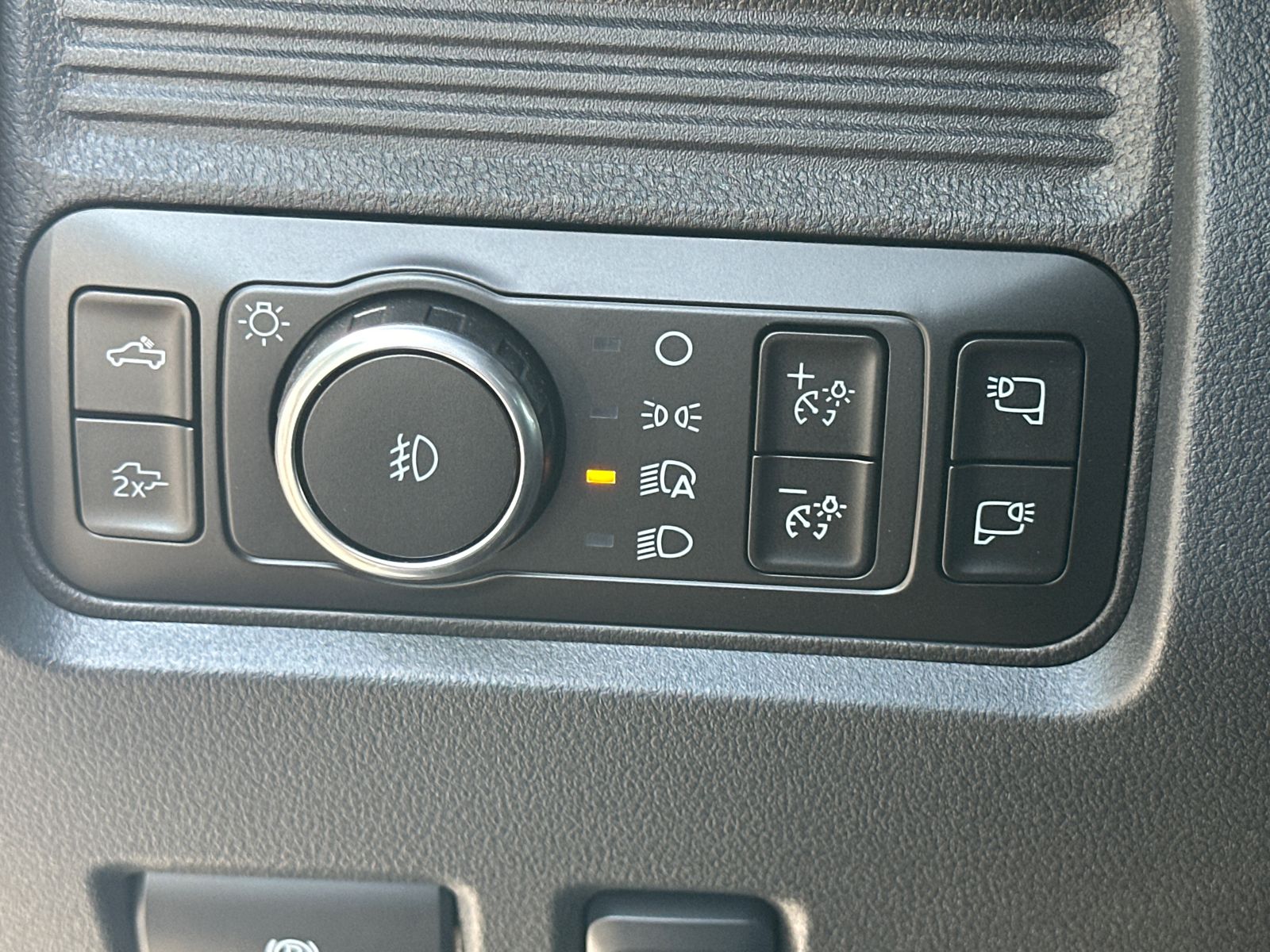 New 2026 Star White Metallic Tri-Coat Ford F-350® Lariat® image 33