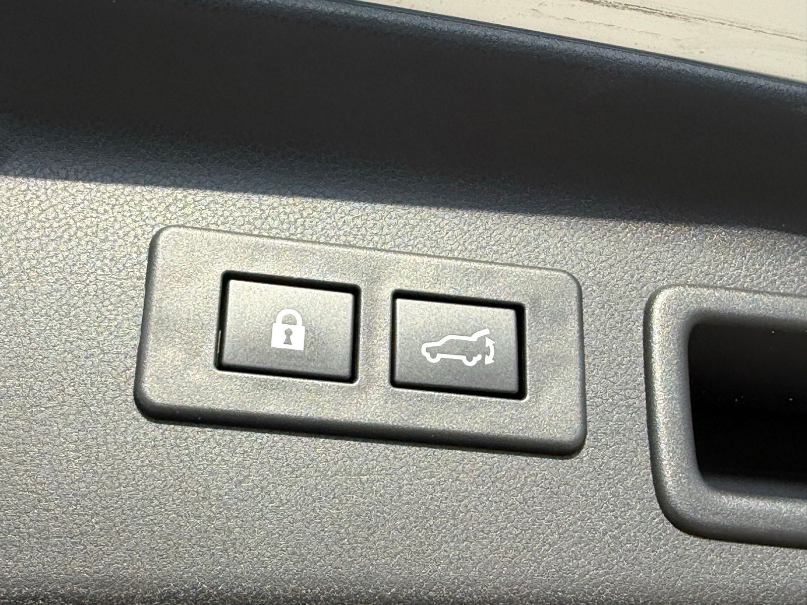 Used 2025 White Subaru Touring image 20