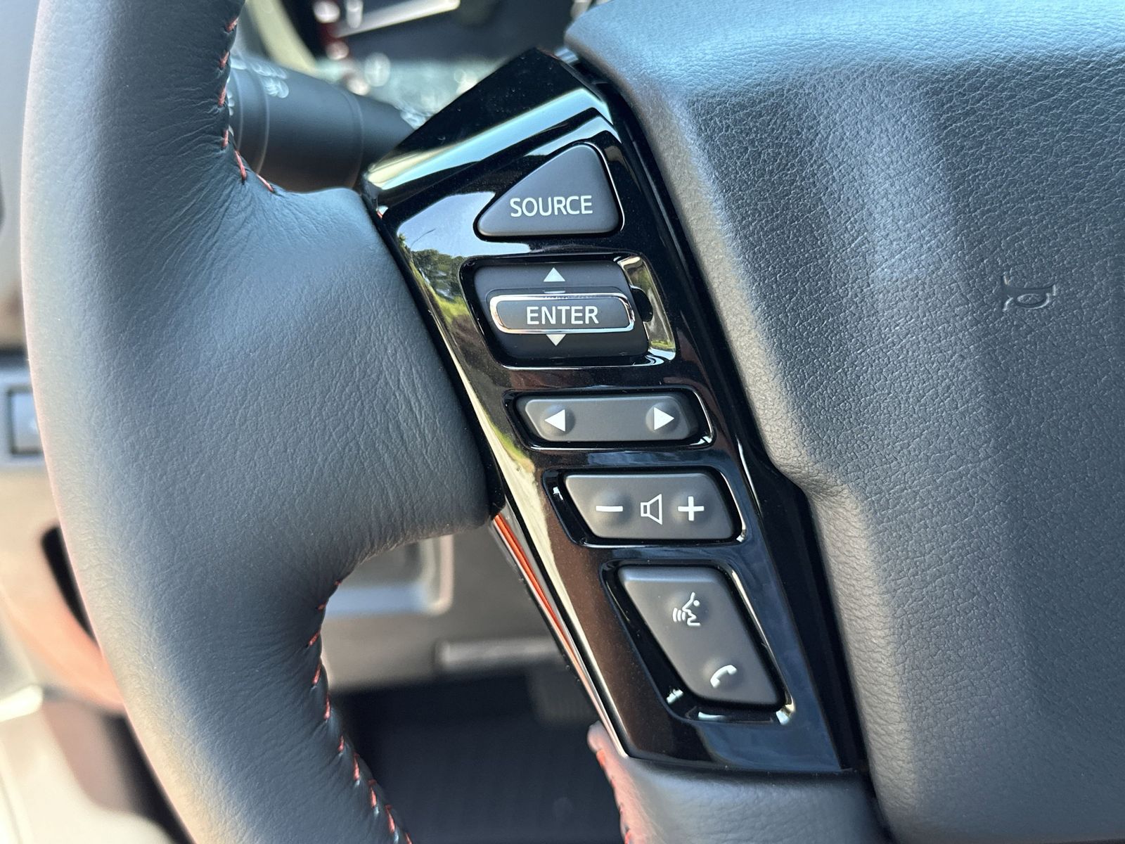 2025 Nissan Frontier PRO-4X photo 12