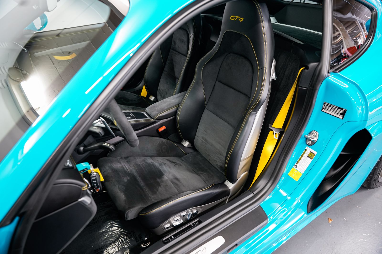 2021 Porsche 718 Cayman GT4 — photo 17