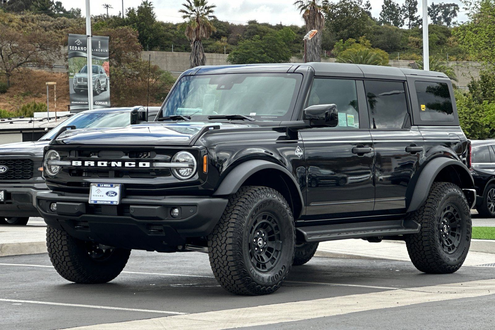 View vehicle photo 7