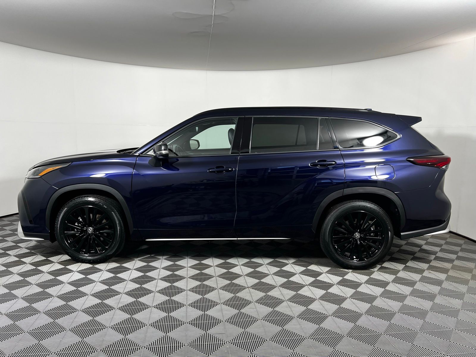 Thumbnail: 2025 Toyota Highlander - 8