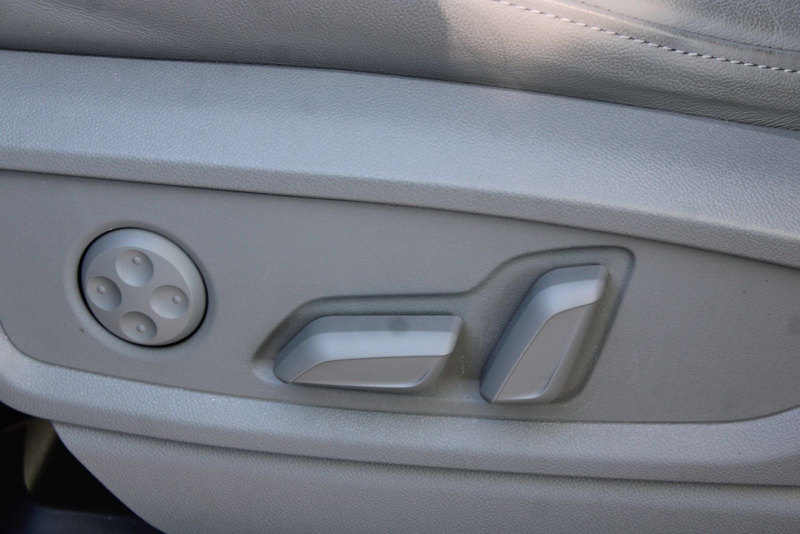 Used 2025  Audi 40 Premium Plus image 24
