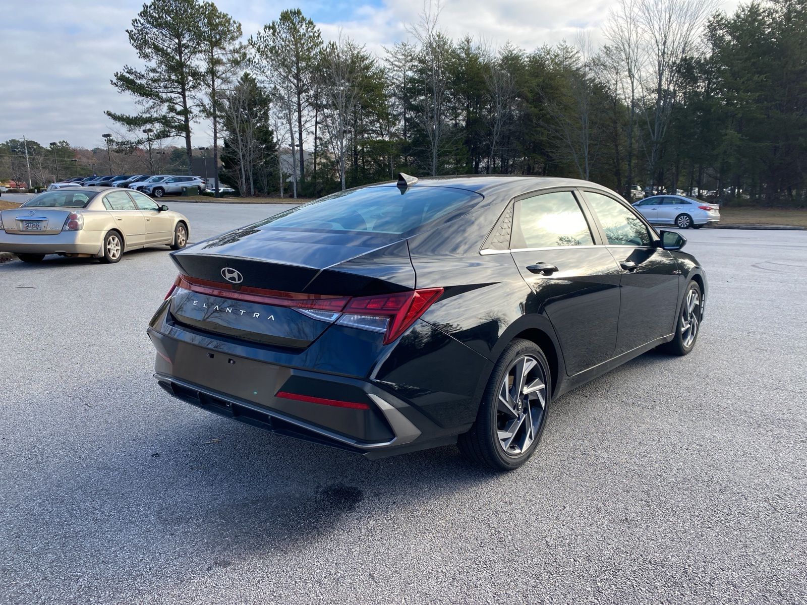 2025 Hyundai Elantra SEL Convenience photo 3