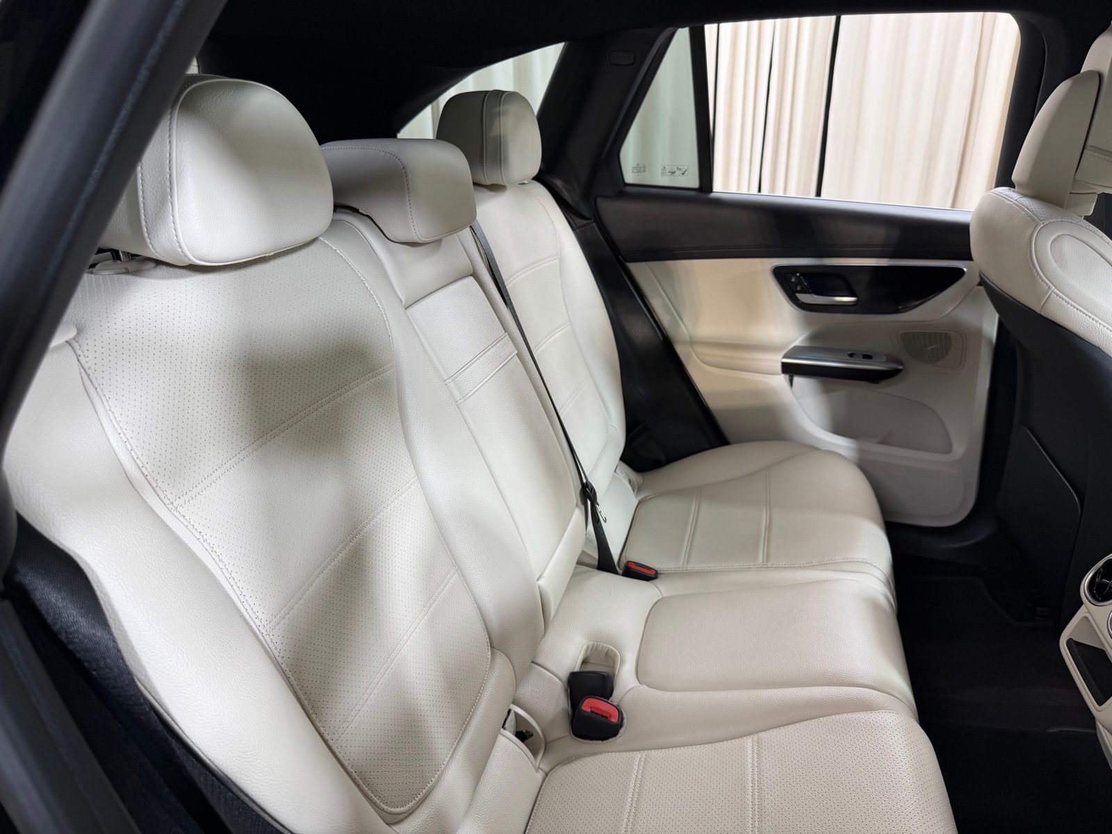 Used 2025 Black Mercedes-Benz GLC 300 image 43
