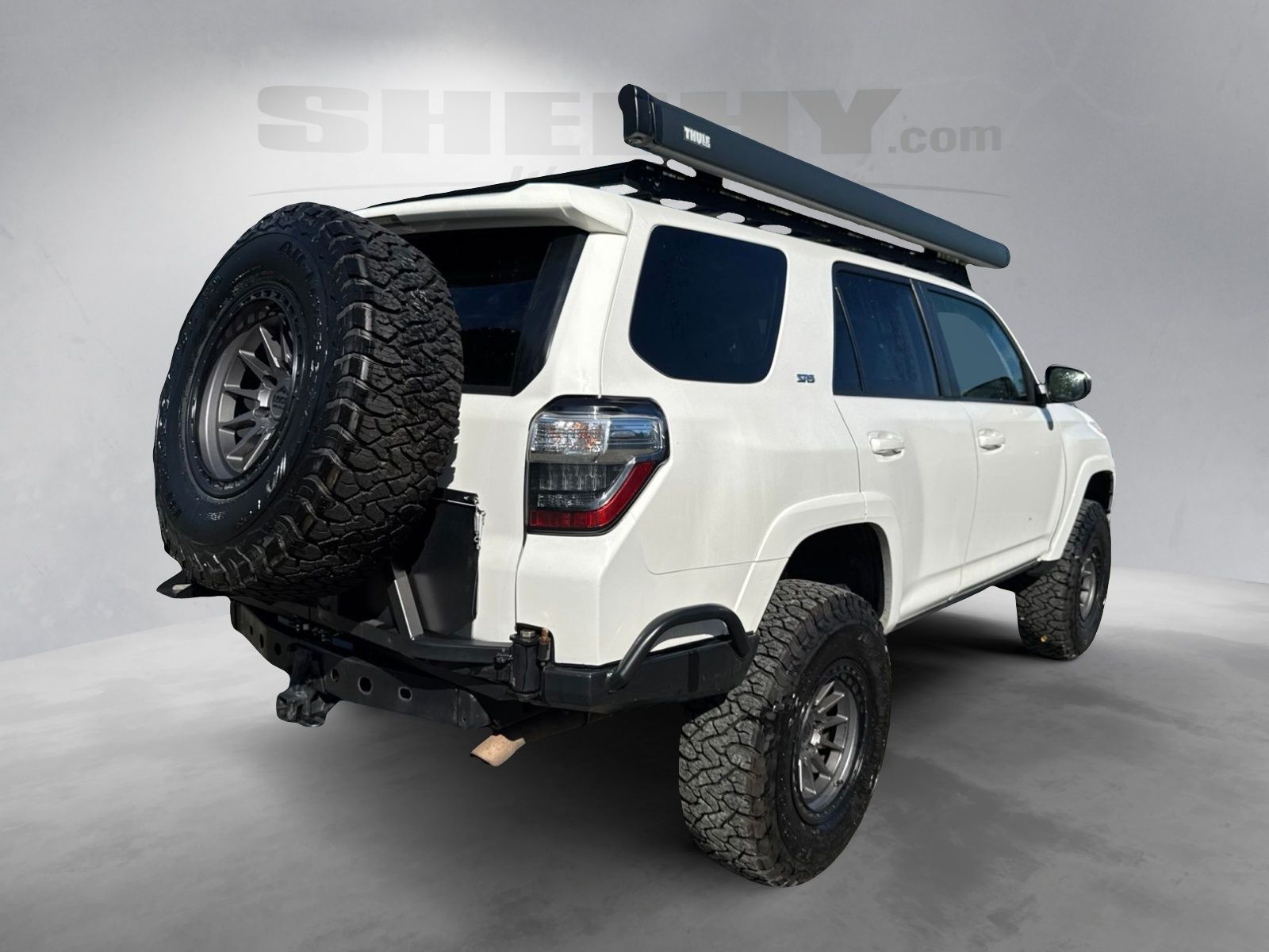 Used 2018 Super White Toyota SR5 image 12