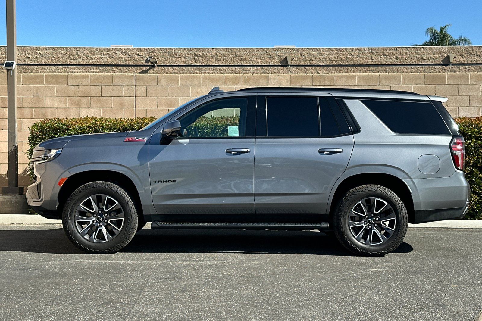 View vehicle photo 7