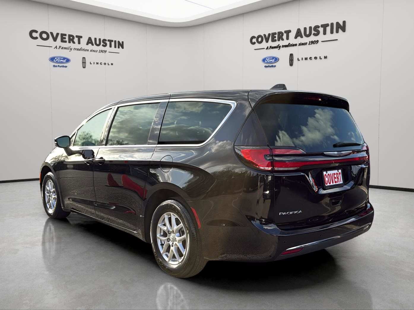 Used Car 2025 Chrysler Pacifica  Select For Sale Under $35,000 In Austin, Texas