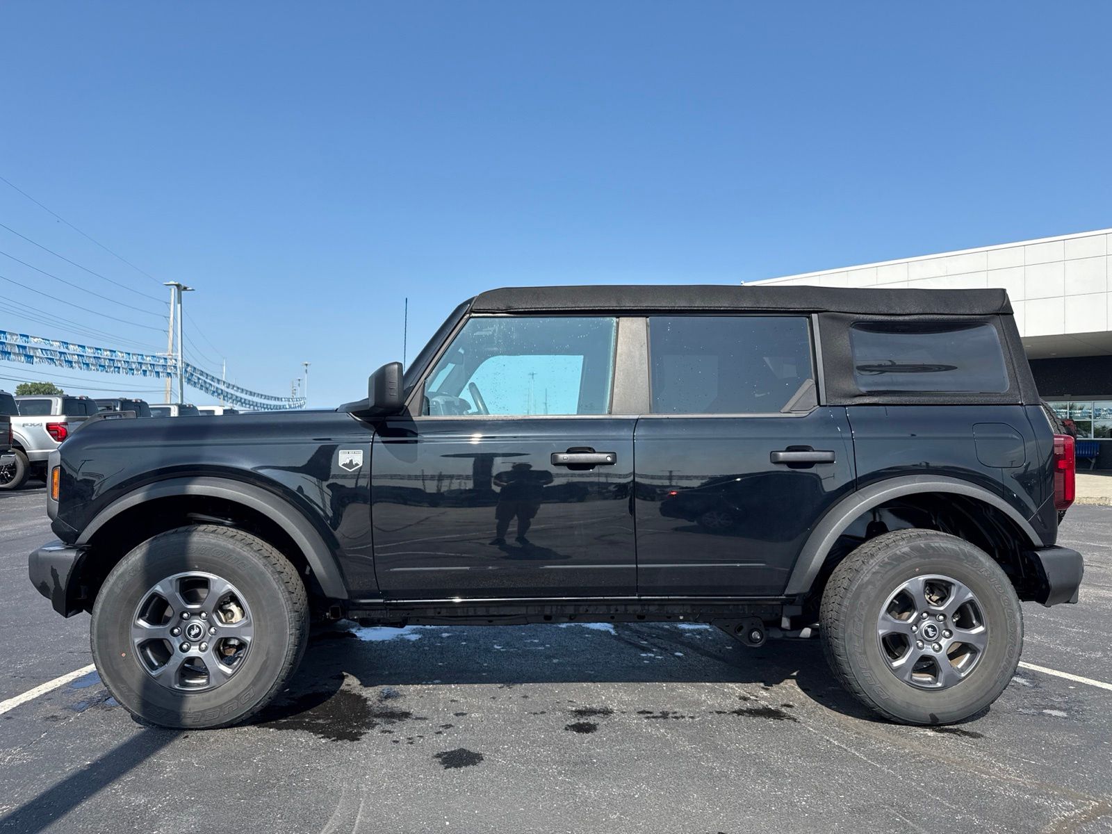 2023 Ford Bronco image 6