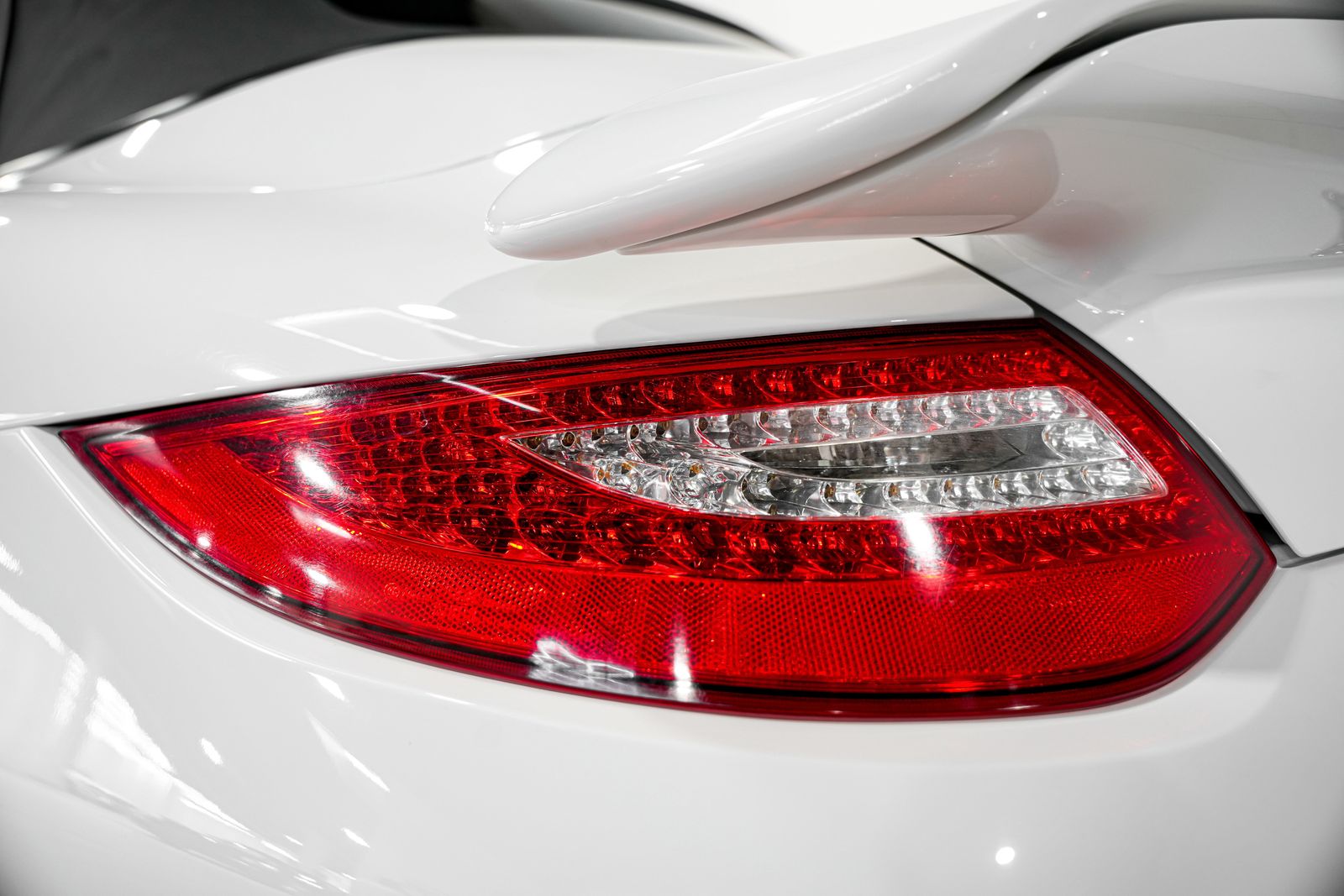 2011 Porsche 911 Turbo S — photo 36