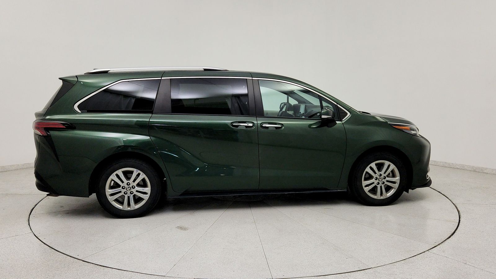 Used 2024  Toyota Platinum image 8