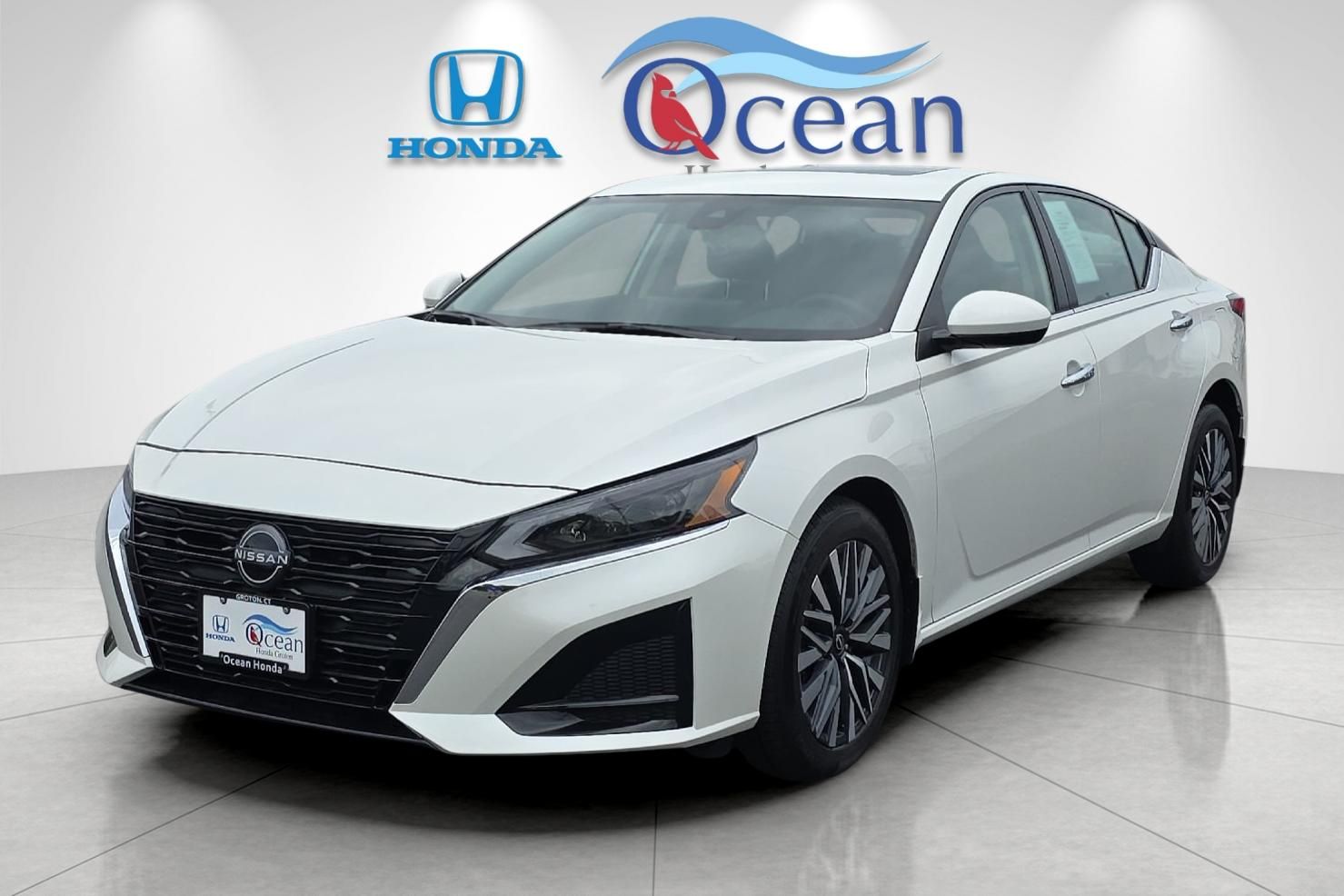 Used 2023 White Nissan 2.5 SV image 7