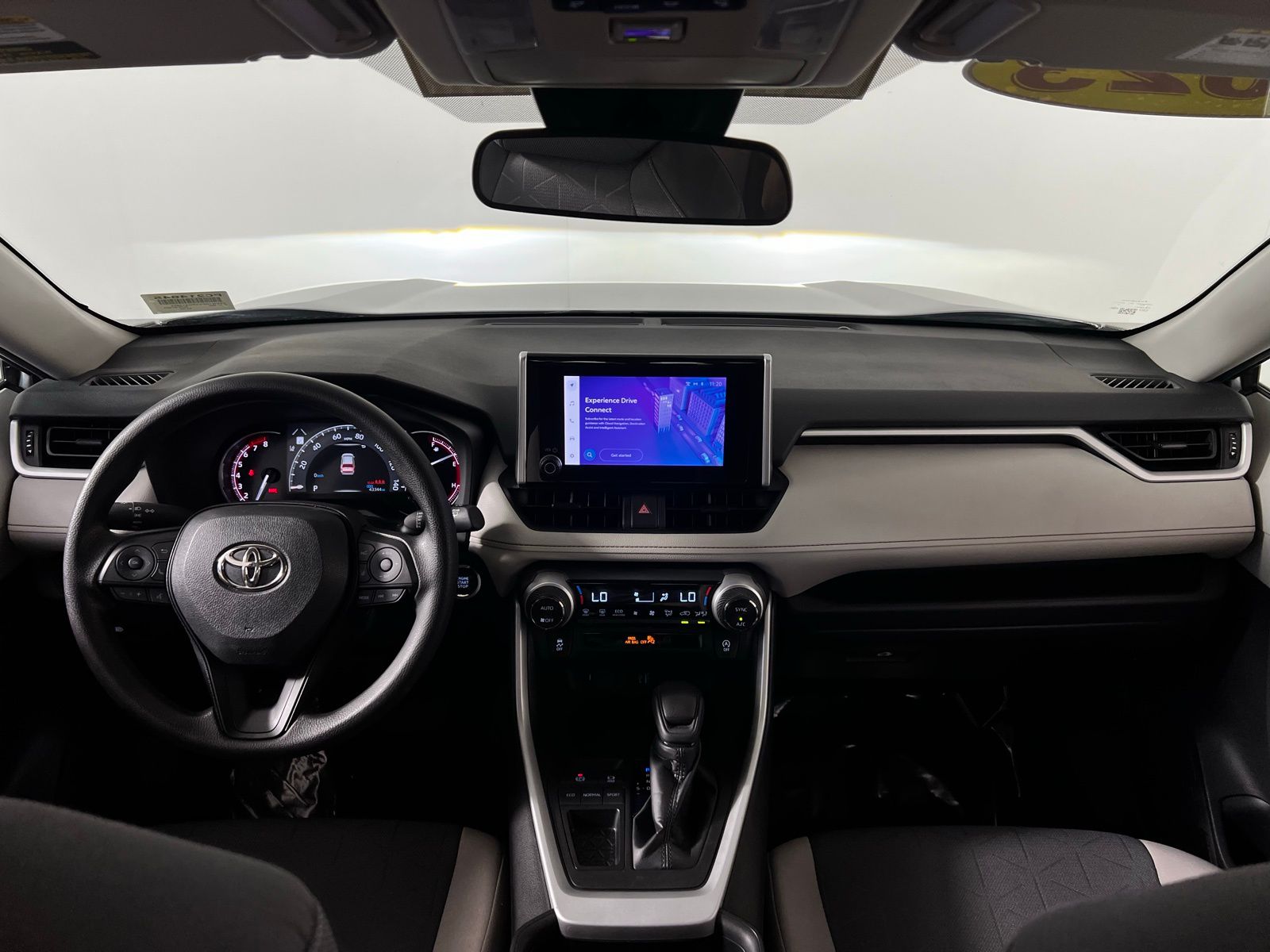 2023 Toyota RAV4 XLE 23