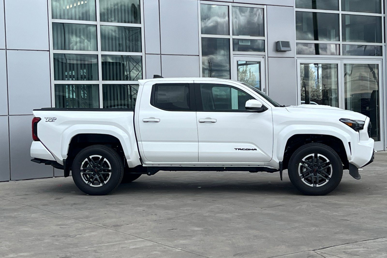 View vehicle photo 3